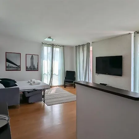Guesthost - Pole Position Apartment