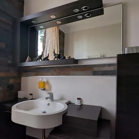 Guesthost - Pole Position Apartment *