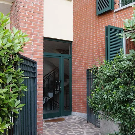 Guesthost - Pole Position Apartment Biassono
